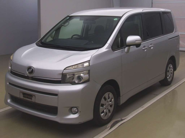 TOYOTA VOXY 2012