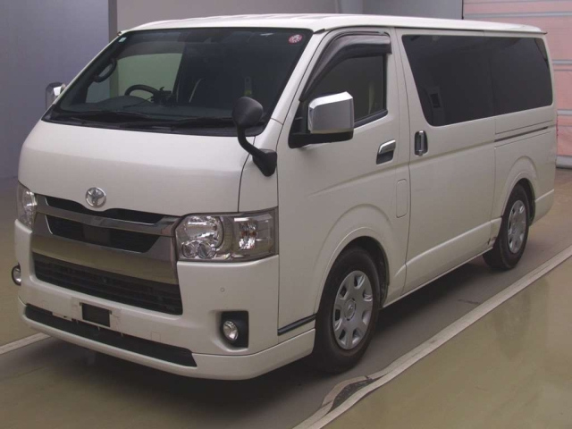 TOYOTA HIACE VAN
