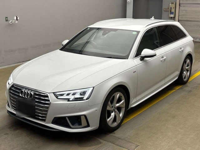 AUDI A4 2019