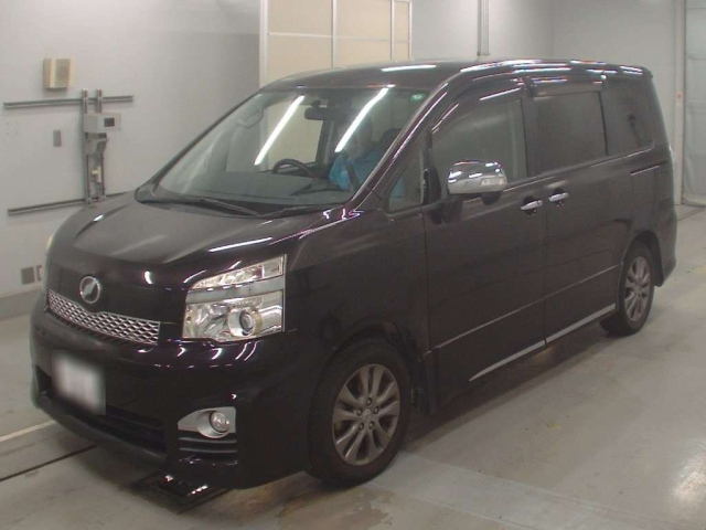 TOYOTA VOXY 2013