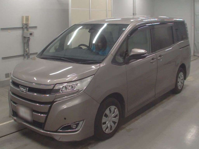 TOYOTA NOAH 2018