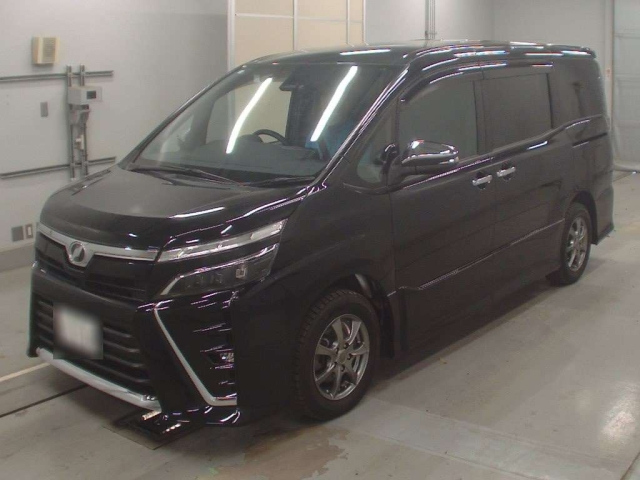 TOYOTA VOXY 2018