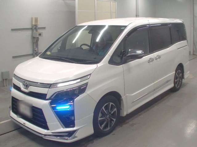 TOYOTA VOXY 2021