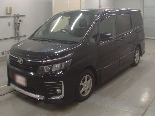 TOYOTA VOXY 2014