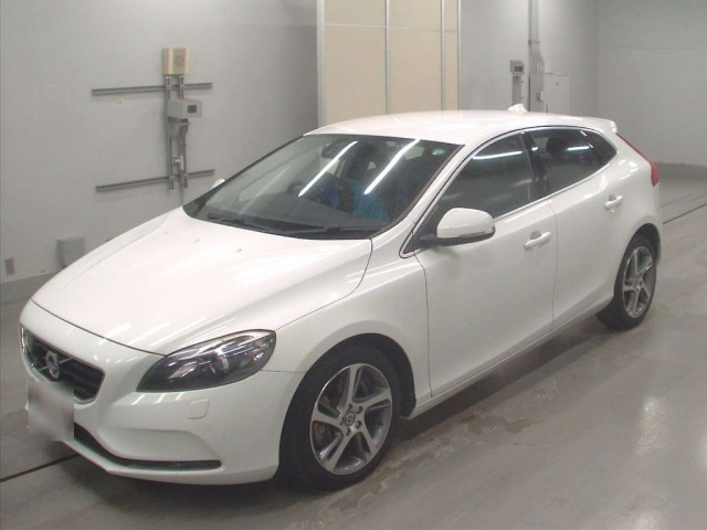 VOLVO V40 2016