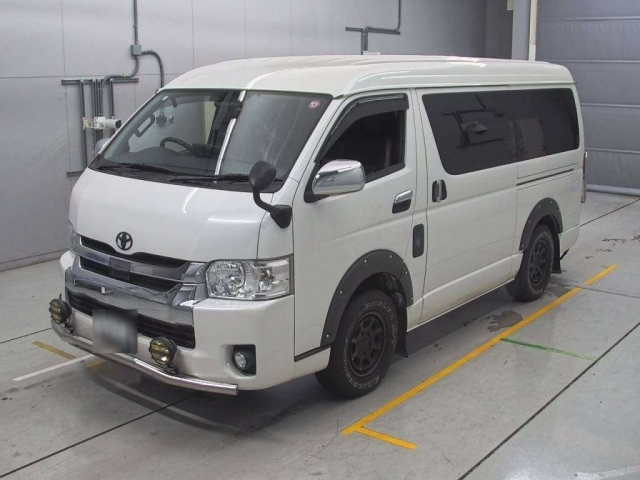 TOYOTA HIACE 2019