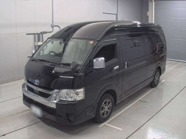 TOYOTA HIACE 2021