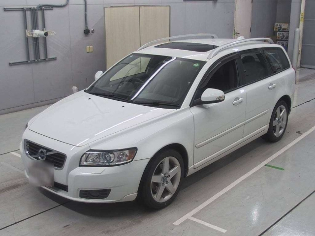 VOLVO V50