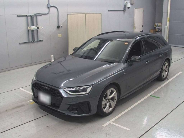 AUDI A4 2022