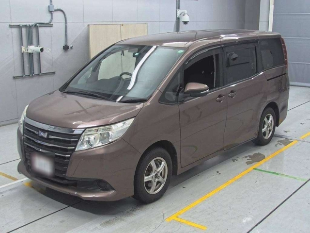 TOYOTA NOAH 2014