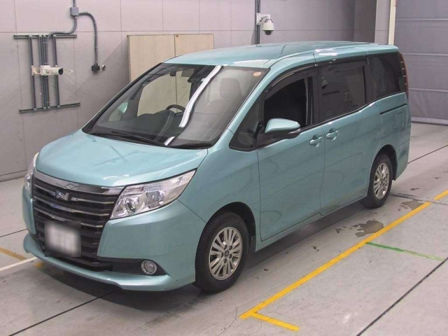 TOYOTA NOAH 2017