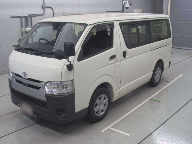 TOYOTA HIACE VAN 2020