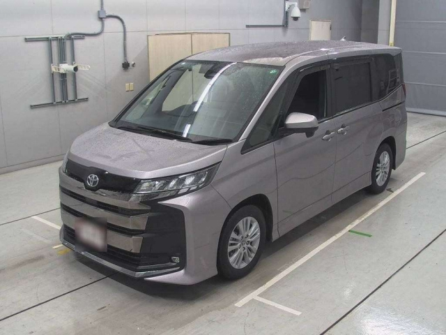 TOYOTA NOAH 2023