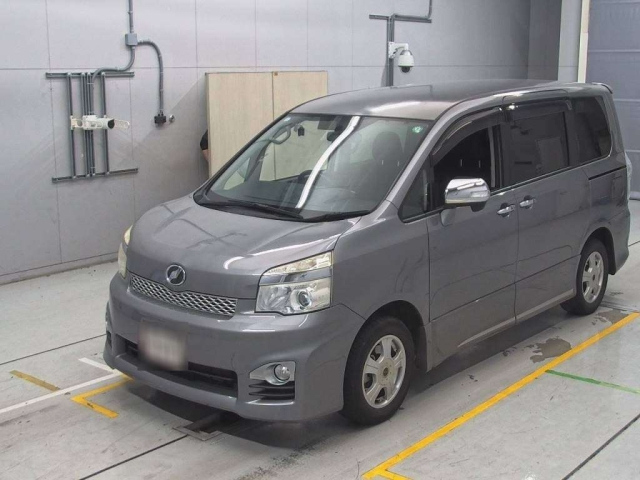 TOYOTA VOXY 2013