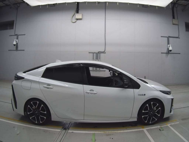 TOYOTA PRIUS PHV 2021