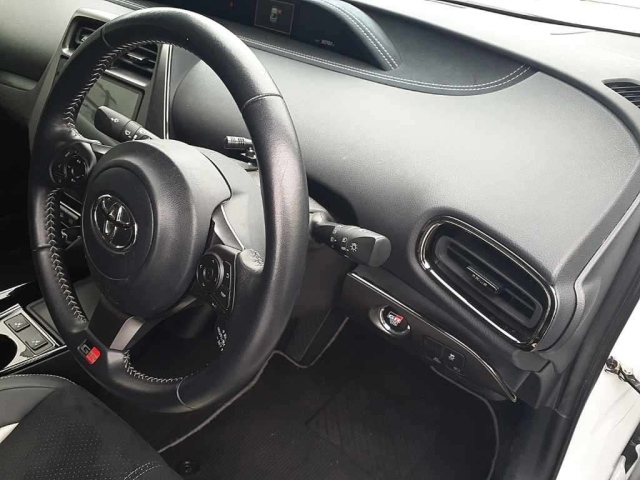 TOYOTA PRIUS PHV 2021