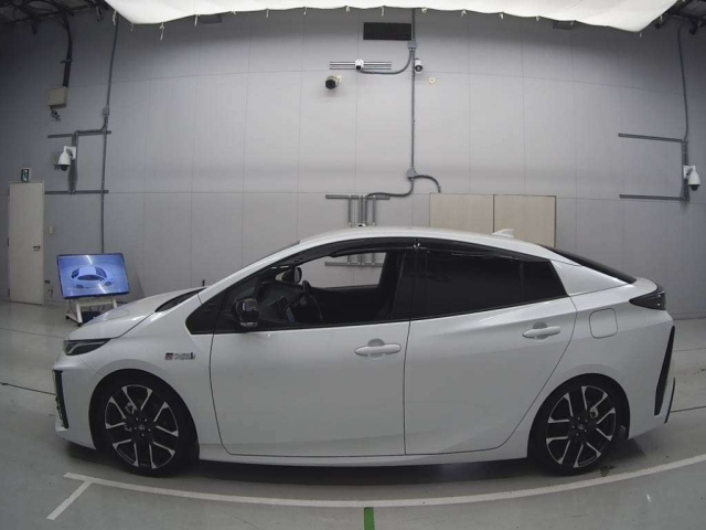 TOYOTA PRIUS PHV 2021