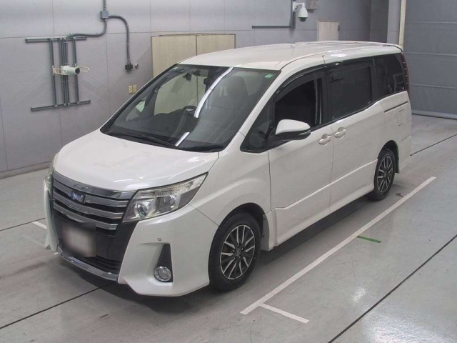 TOYOTA NOAH 2014