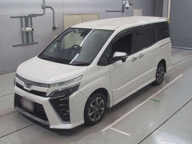 TOYOTA VOXY 2021