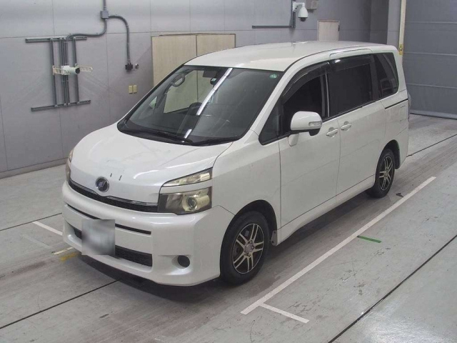 TOYOTA VOXY 2011