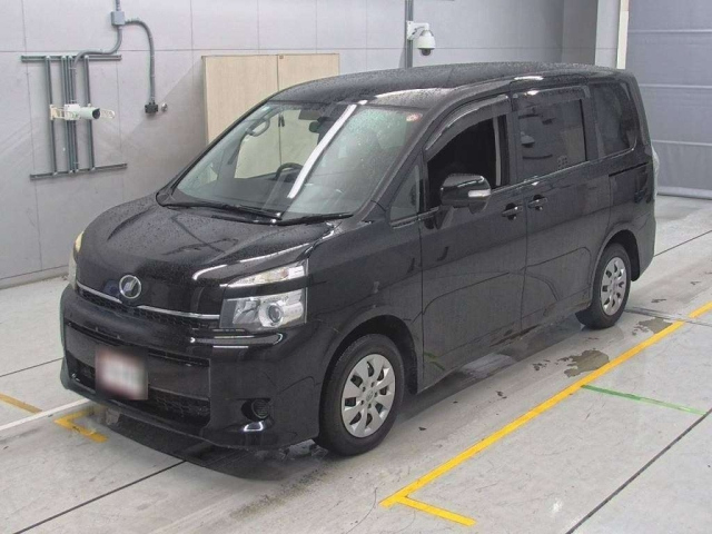 TOYOTA VOXY 2010