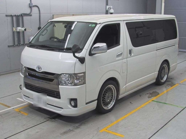 TOYOTA HIACE VAN 2016
