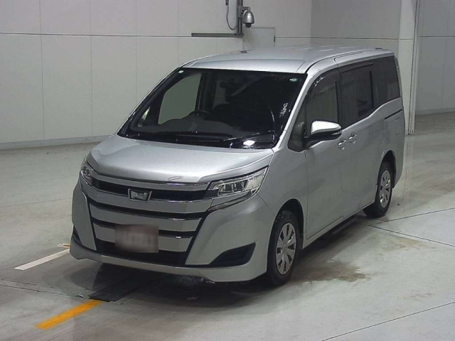 TOYOTA NOAH 2018