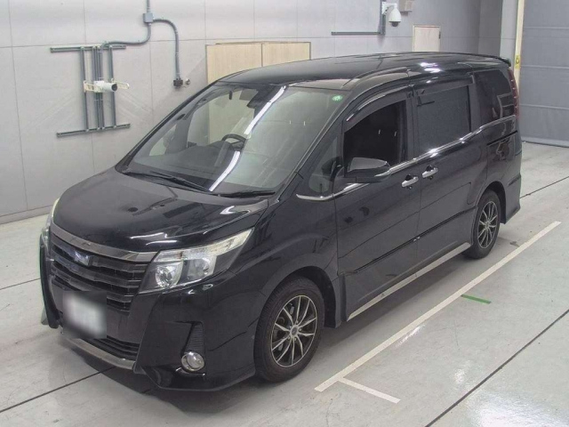 TOYOTA NOAH 2017