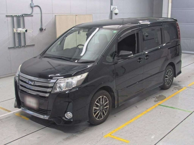 TOYOTA NOAH 2015