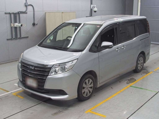 TOYOTA NOAH 2016