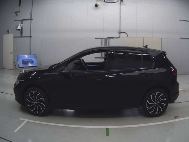 VOLKSWAGEN GOLF 2024