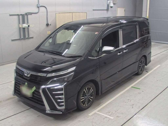 TOYOTA VOXY 2020