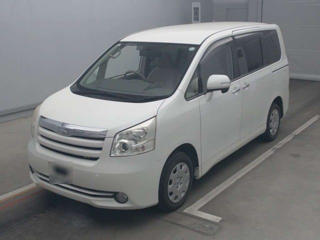 TOYOTA NOAH 2009