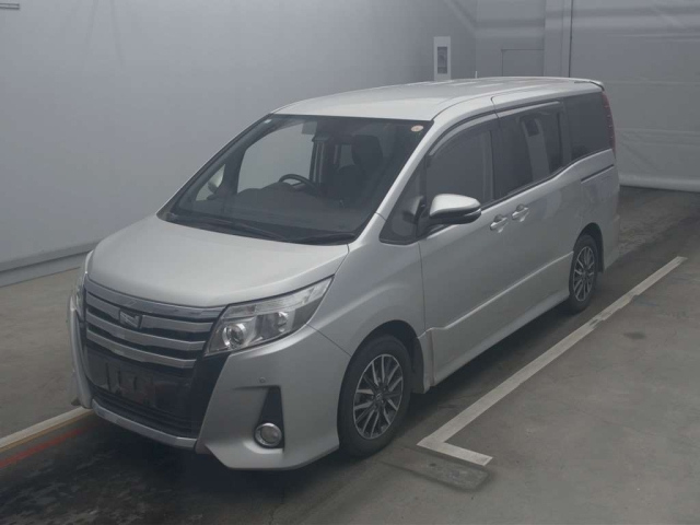 TOYOTA NOAH 2016
