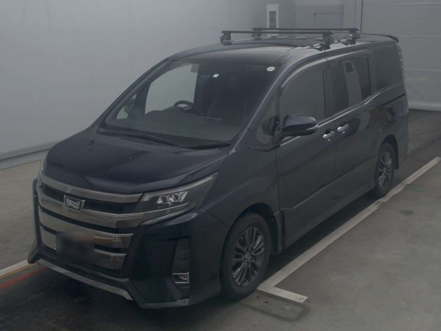 TOYOTA NOAH 2018