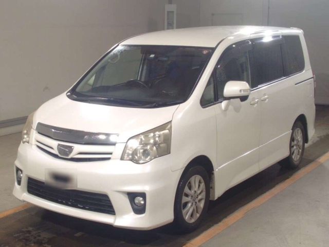 TOYOTA NOAH 2012