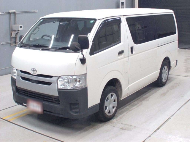 TOYOTA HIACE VAN 2020