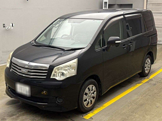 TOYOTA NOAH 2013