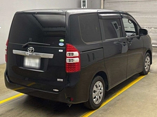 TOYOTA NOAH 2013
