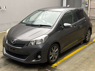 TOYOTA VITZ 2013