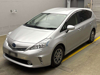TOYOTA PRIUS ALPHA 2013