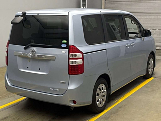 TOYOTA NOAH 2012
