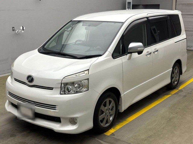 TOYOTA VOXY 2010