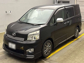 TOYOTA VOXY 2013