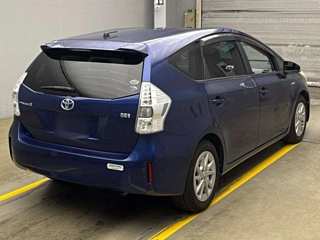 TOYOTA PRIUS ALPHA 2011