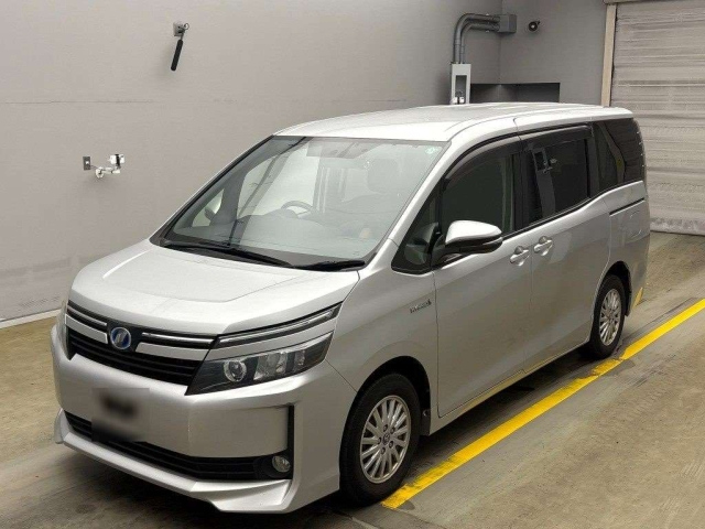 TOYOTA VOXY 2014