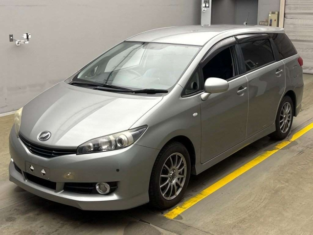 TOYOTA WISH 2011