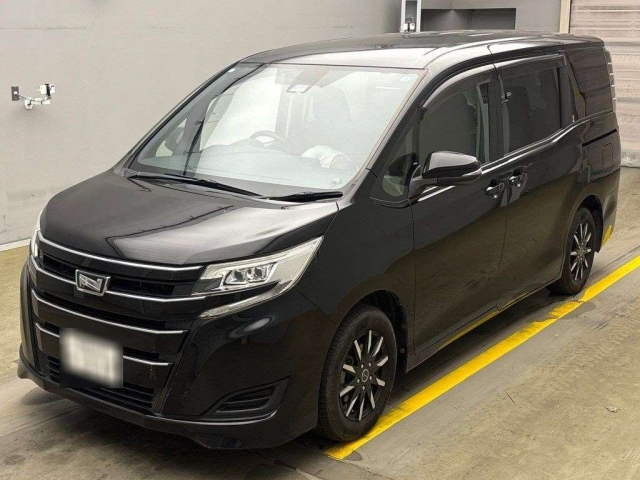 TOYOTA NOAH 2017