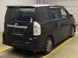TOYOTA VOXY 2010