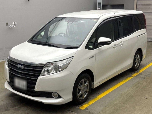 TOYOTA NOAH 2016